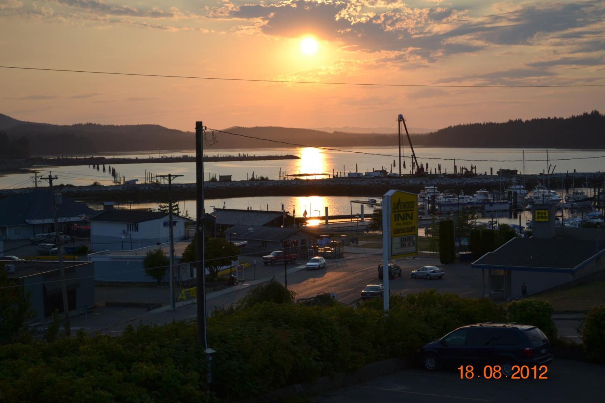 Dalewood Inn Port McNeill Екстериор снимка