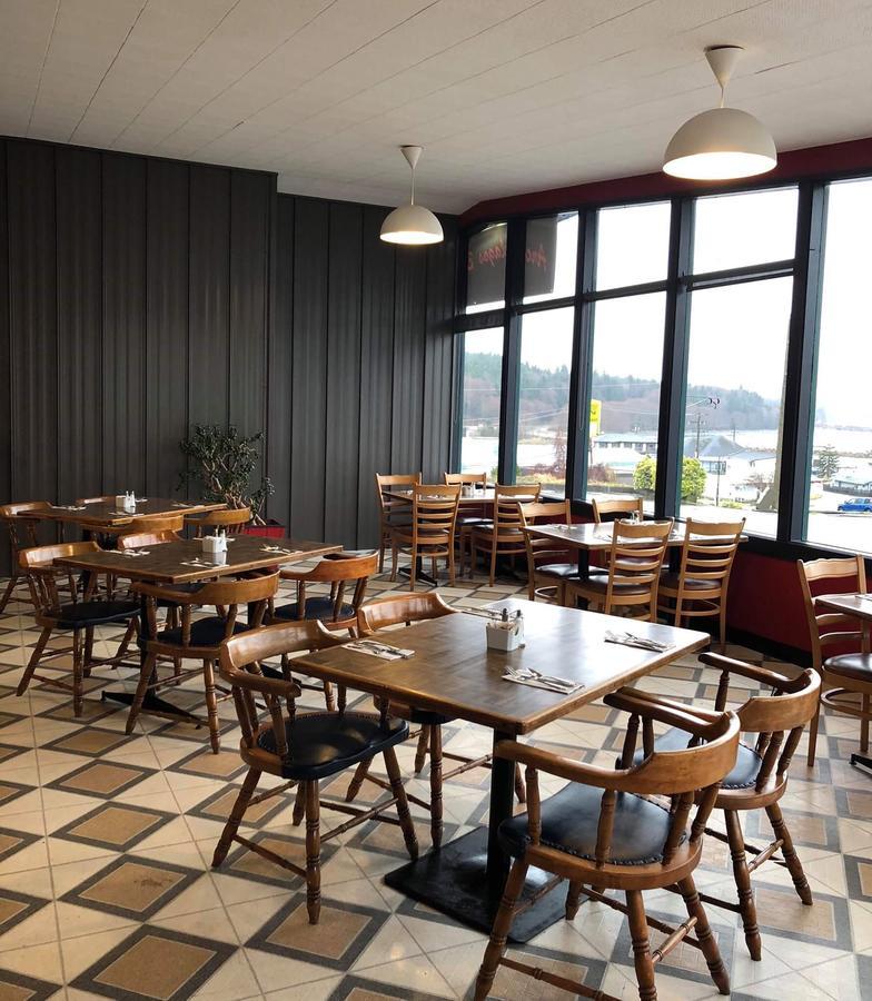 Dalewood Inn Port McNeill Екстериор снимка