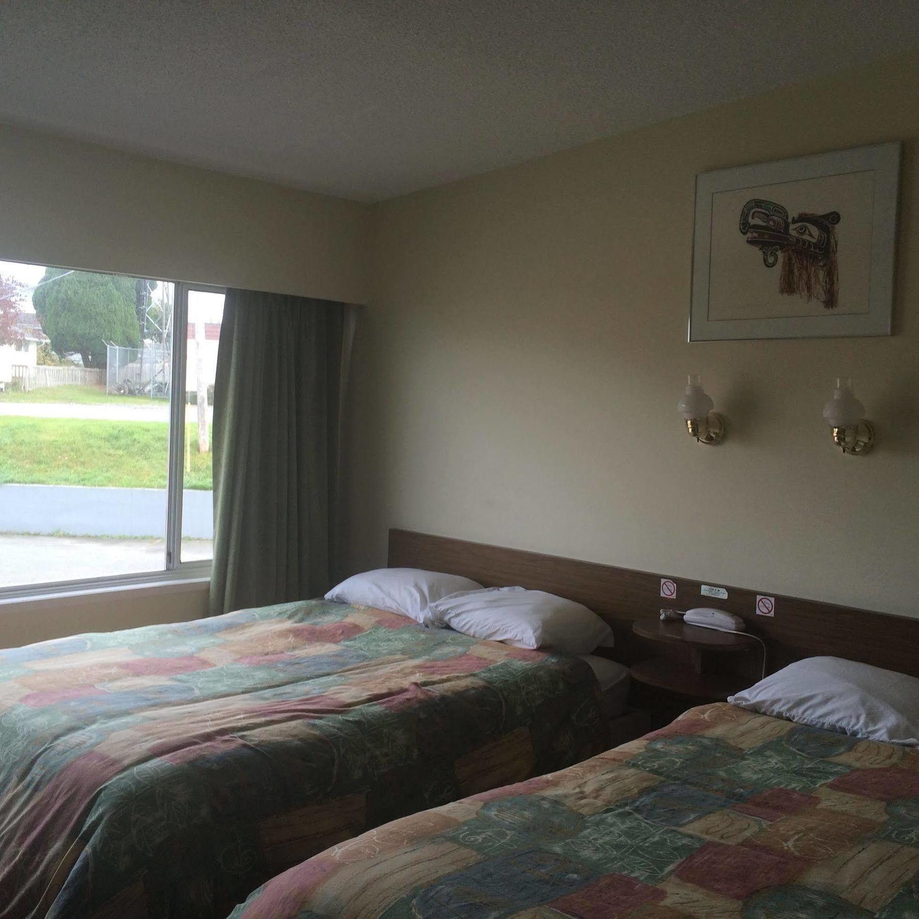 Dalewood Inn Port McNeill Екстериор снимка